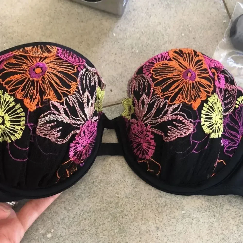 NWT Xhilaration embroidered push-up bikini top
